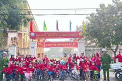 TRƯỜNG MẦM NON NINH PHÚC TỔ CHỨC HOẠT ĐỘNG TRẢI NGHIỆM “BÉ VỚI AN TOÀN GIAO THÔNG”